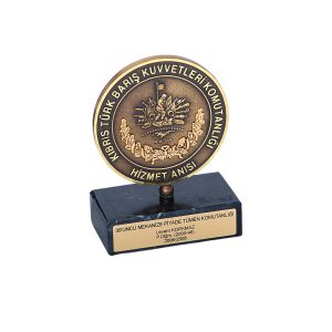 Kıbrıs Türk Barış Kuvvetleri Komutanlığı Madalyon Anı Objesi