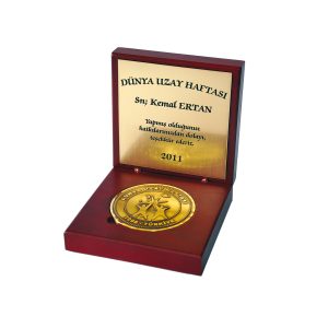 Dünya Uzay Haftası Ahşap Kutulu Madalyon